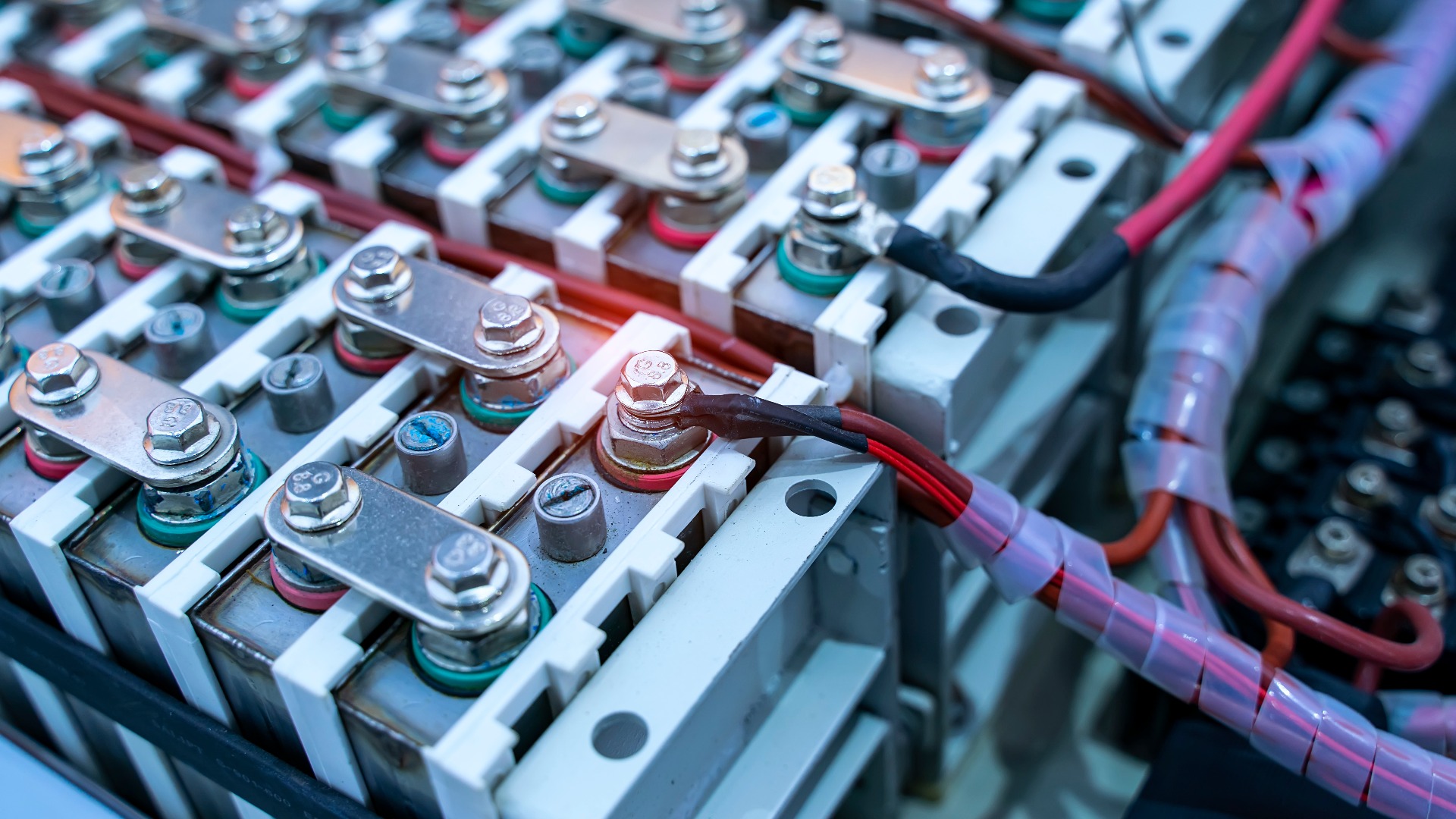 Lithium battery and internal wiring of an electric car